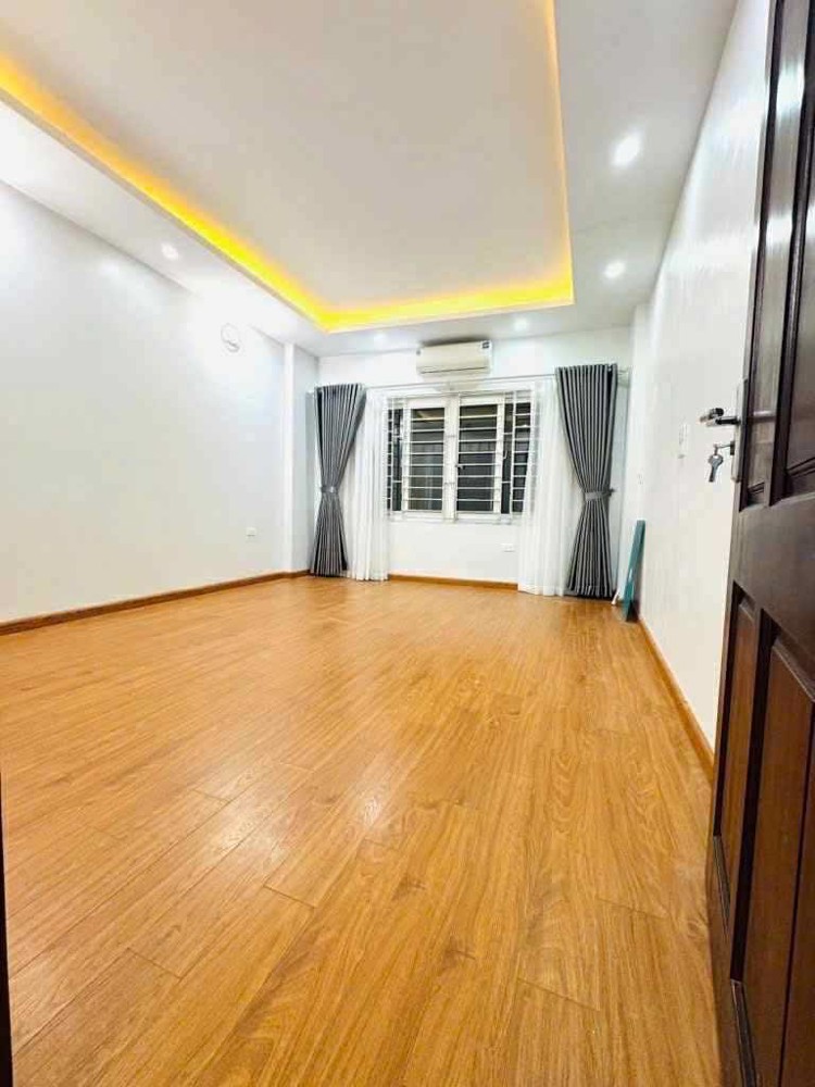 Bán nhà Đông Ngạc 42m2, 5 tầng đẹp, ngõ rộng ô tô tránh, giá 6.8 tỷ
