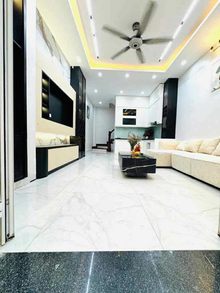 Bán nhà Đông Ngạc 42m2, 5 tầng đẹp, ngõ rộng ô tô tránh, giá 6.8 tỷ