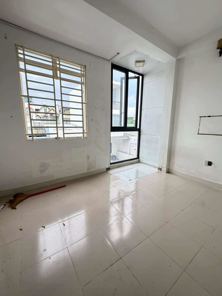 Nhỉnh 4 Tỷ – 4 Phòng Ngủ – Hẻm Ô Tô – 40M² (4x10) – Chiến Lược Bình Tân