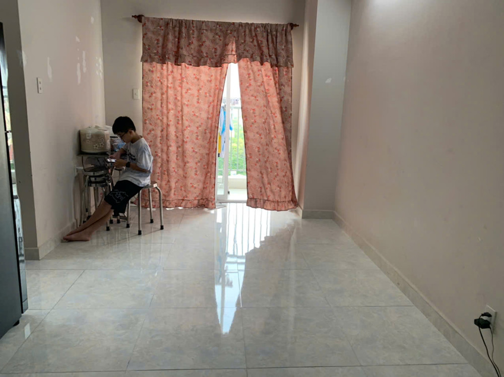 Bán căn hộ chung cư Blue Sky Tower Quận 2, HCM 59m2 2PN hướng đông view hồ bơi 2,3 tỷ bao hết phí