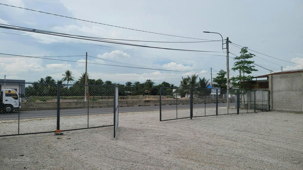 Bán đất ở 2 mặt tiền đường quốc Lộ 1A vị trí kinh doanh dịch vụ (của ngõ giao thương)