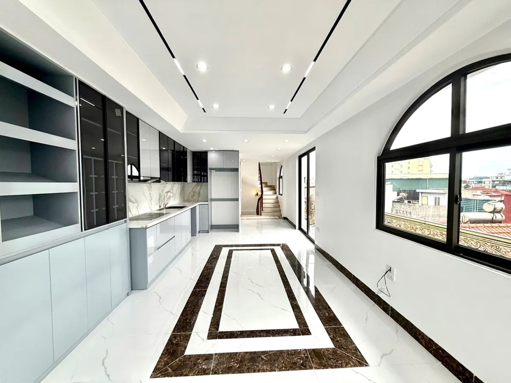 NHÀ MỚI Ô TÔ ĐỖ CỬA - VÀO NHÀ Sài Đồng 39/55 m2 X 7 Tầng X 12.8 tỷ Long Biên Hà Nội