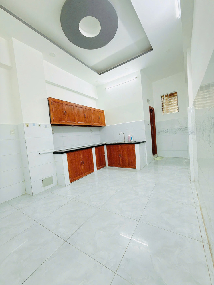 Nhà hẻm 184 Âu Dương Lân 3.2x14m nở hậu P. Chánh Hưng (P3Q8)