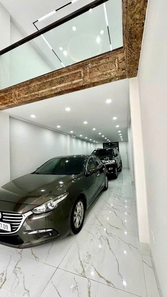 Bán nhà mặt phố Hoàng Văn Thá chỉ hơn 300tr/mi vỉa hè rộng kinh doanh sầm uất - Lô góc 83m 32 tỷ