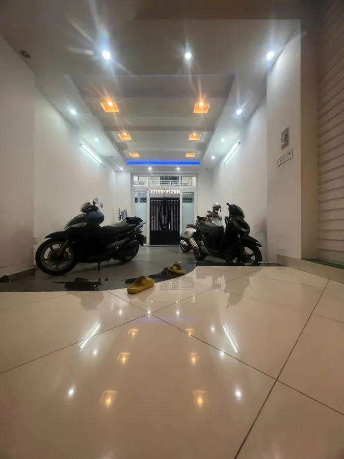 Bán Gấp Trong Tháng Nhà HXH Nguyễn Thiện Thuật Q3, 64m² (4x16m), 5 Tầng, Gần Chợ Bàn Cờ 19.5 Tỷ
