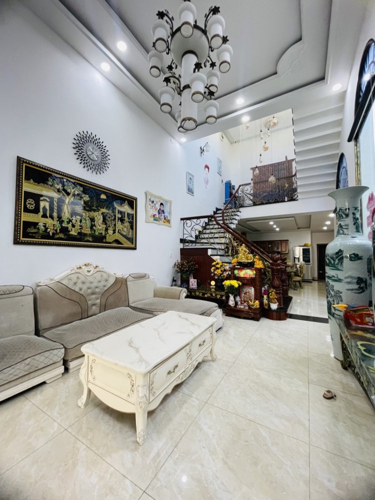 Bán Nhà Mặt Phố Q.2, P. Cát Lái, Đường Số 10, Dt 162M2, 3 Tầng, 4Pn. Sổ Hồng, Giá 18.7 Tỷ