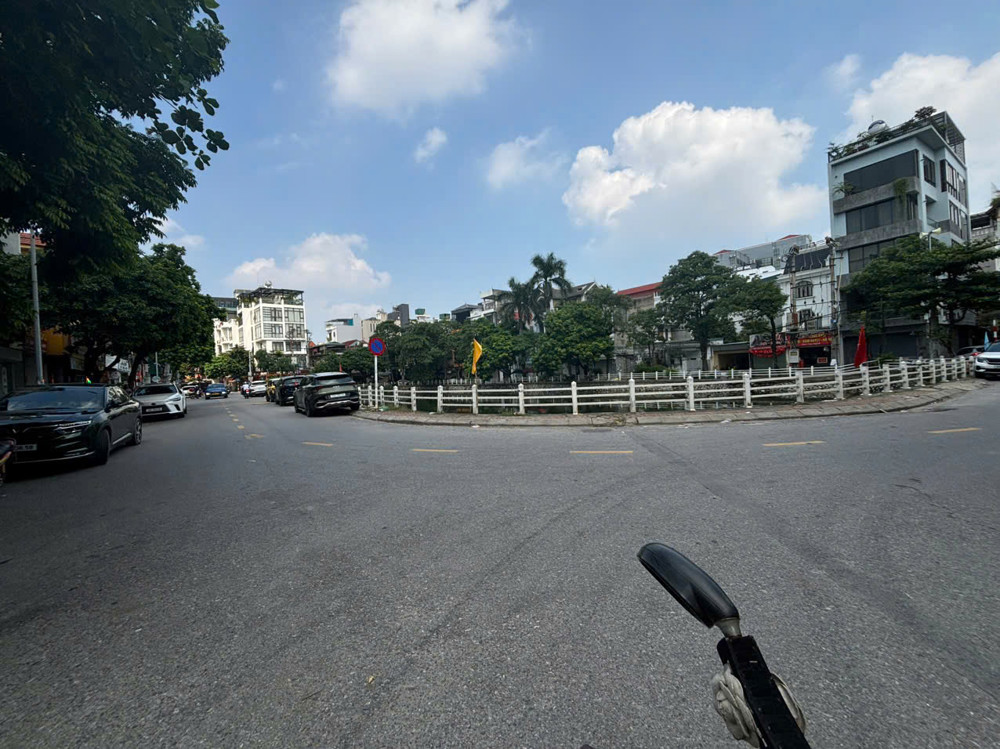 BÁN ĐẤT TẶNG NHÀ SÀI ĐỒNG, LONG BIÊN-KINH DOANH- OTO TRÁNH- MT 7M-NHỈNH 14 TỶ(TL)