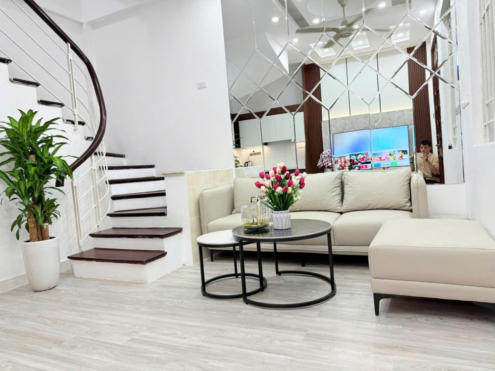 NHÀ ĐẸP, NGÕ THÔNG  RỘNG, GẦN PHỐ- FULL NỘI THẤT-  HÀNG XÓM ĐẠI ĐÔ THỊ STAR LAKE KHÔNG THIẾU GÌ