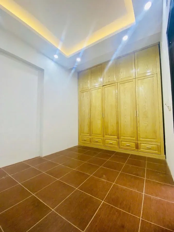 Bán Nhà Bằng B 41m2. 5 tầng. mặt tiền 4.5m. giá 9.2 tỷ Hoàng Mai Hà Nội