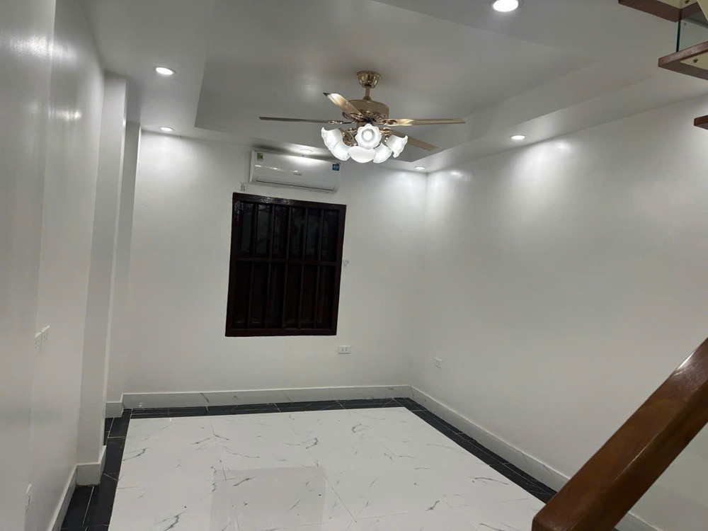 Bán căn hộ Tập thể 3 tầng x 35m2 Trần Đại Nghĩa, 3PN, 3 WC, Full đồ, 4.5 tỷ