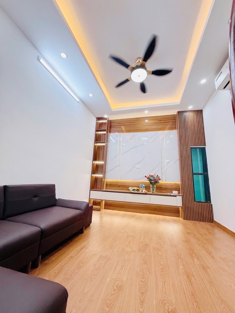 ĐỘI CẤN DT 20M x6 TẦNG 4,980 TỶ NHÀ MỚI,20M RA PHỐ,NGÕ THÔNG