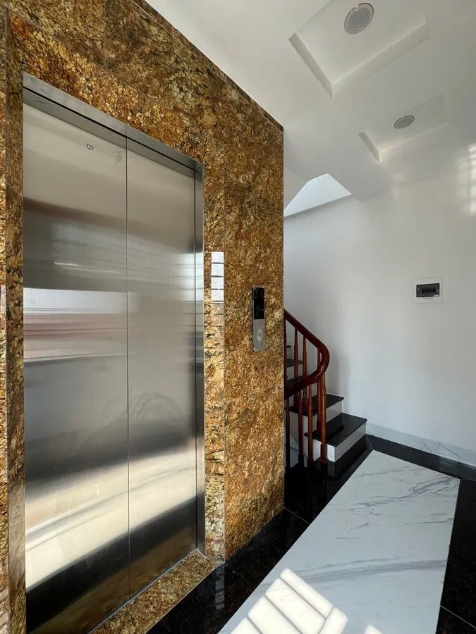 NHÀ ĐẸP VỊ TRÍ DDATRUGN TÂM ĐẦU NGỌC THỤY 10M RA Ô TÔ CHÁNH,Ngọc Thụy 34m2 X 6 Tầng 9.8 tỷ Long