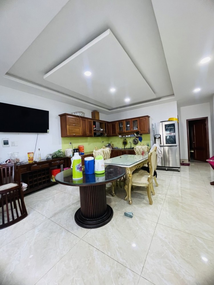 Bán nhà mặt phố Q.2, P. Cát Lái, đường Số 10, DT 162m2, 3 tầng, 4PN. Sổ hồng, giá 18.7 tỷ