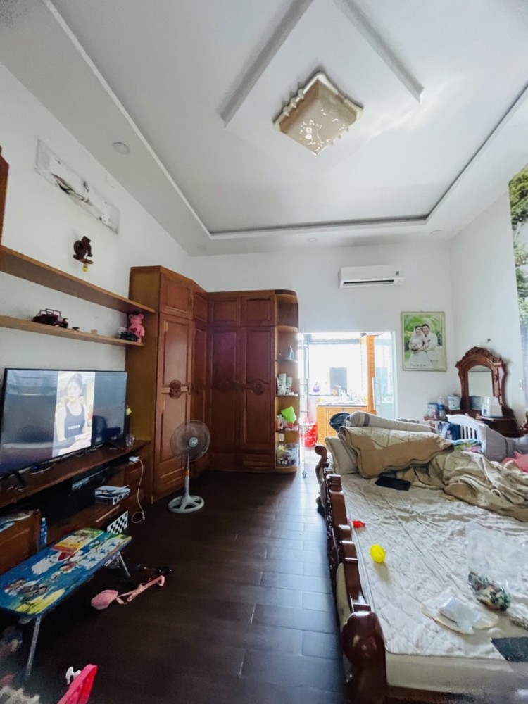 Bán nhà mặt phố Q.2, P. Cát Lái, đường Số 10, DT 162m2, 3 tầng, 4PN. Sổ hồng, giá 18.7 tỷ
