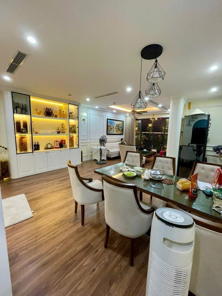10,5 tỷ. CHCC Việt Đức Complex Lê Văn Lương, Lô góc 126m, 3 ngủ, 2WC, 2 ban công, Full nội thất cao