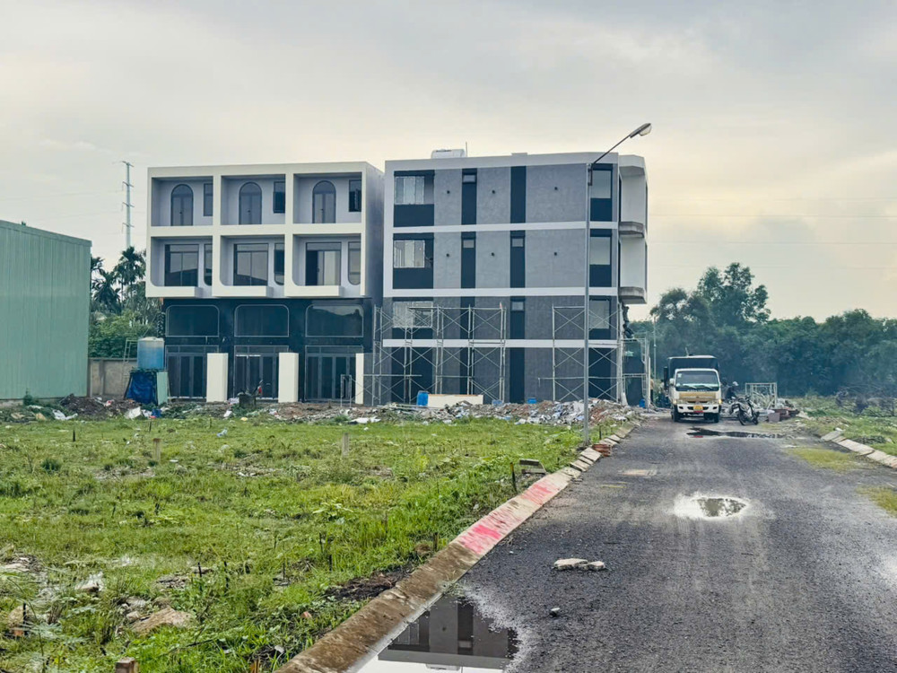 CHỈ CÒN 2 CĂN CUỐI – NHÀ LIỀN KỀ SHR NGÔ CHÍ QUỐC – HỖ TRỢ VAY 70% – GIÁ CHỈ 4 TỶ XXX