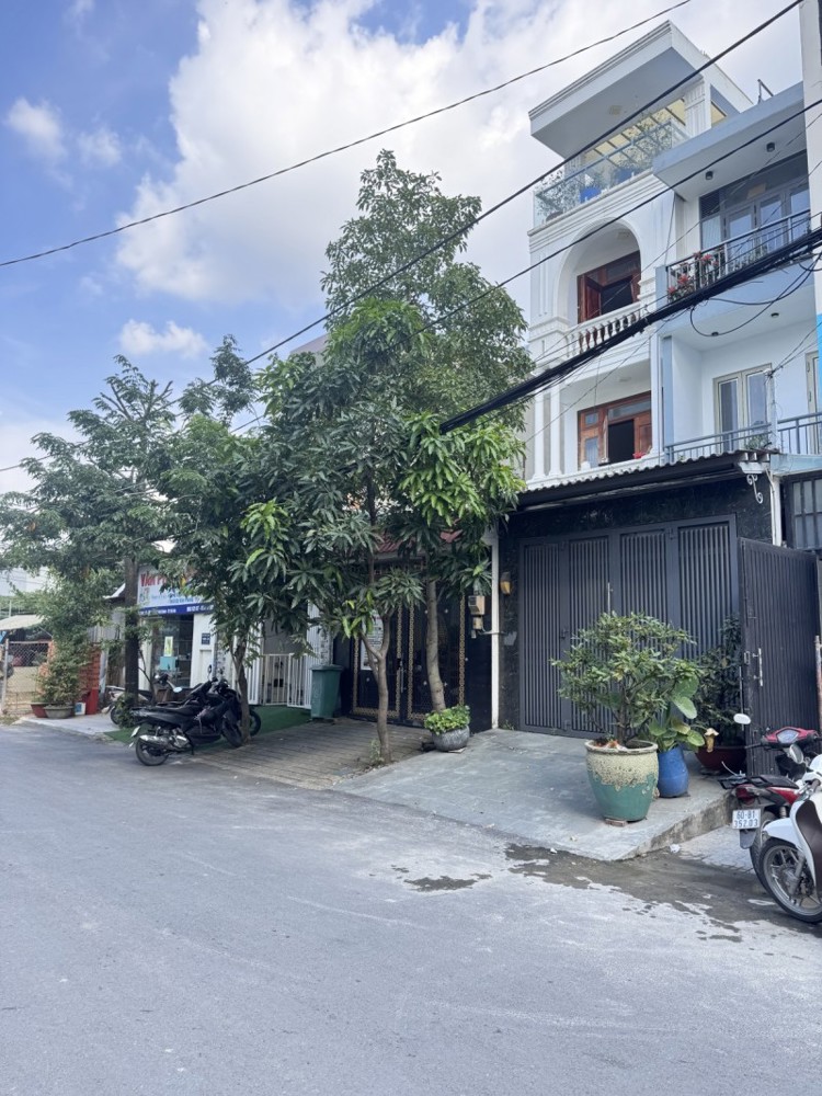 Bán nhà mặt phố 4 tầng, đường số 27, Hiệp Bình Chánh, Thủ Đức, 4x26m, 104m2, 4 PN. Giá 12.6 tỷ