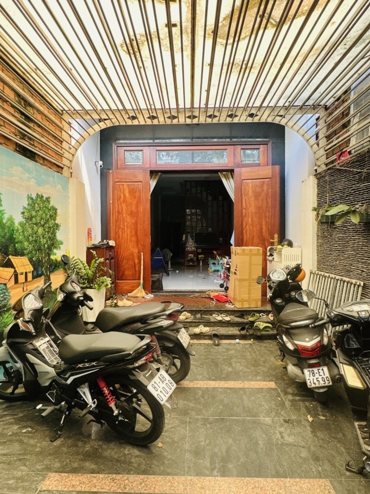 Bán nhà mặt phố 4 tầng, đường số 27, Hiệp Bình Chánh, Thủ Đức, 4x26m, 104m2, 4 PN. Giá 12.6 tỷ