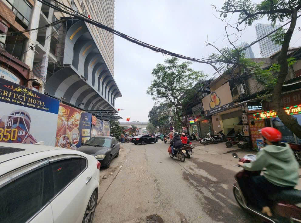 MẶT PHỐ NGÔ ĐÌNH MẪN – KINH DOANH ĐỈNH – OTO TRÁNH
