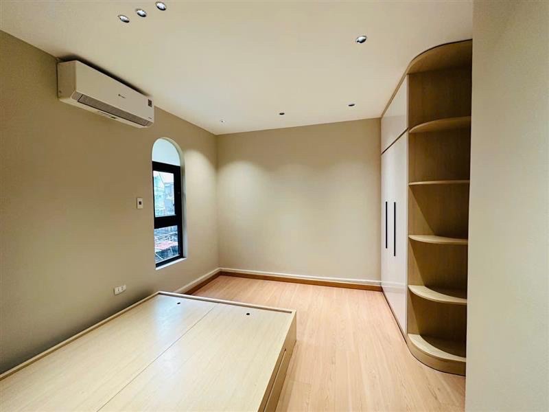TẬP THỂ TẦNG 2  ĐƯỜNG HOÀNG QUỐC VIỆT 75M 2 NGỦ GIÁ 4,25 TỶ,FULL NỘI THẤT