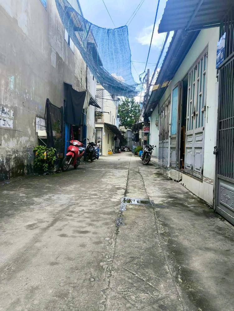 BÁN NHÀ 4 X  18M  – SHR THỚI TAM THÔN, HÓC MÔN HẺM XE HƠI GẦN QUẬN 12