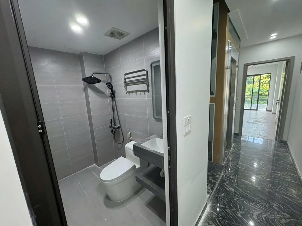 NHÀ MỚI Ô TÔ VÀO NHÀ Phố Chu Huy Mân 70m2 X 6 Tầng X 14.8 tỷ Long Biên Hà Nội