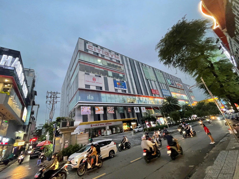 BÁN KHÁCH SẠN 5 TẦNG NGAY TRUNG TÂM Q.10 – SÁT VẠN HẠNH MALL