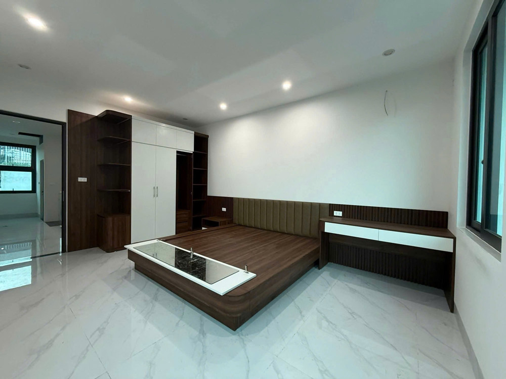BÁN NHÀ TRUNG TÂM LONG BIÊN - GIÁ ĐẦU TƯ