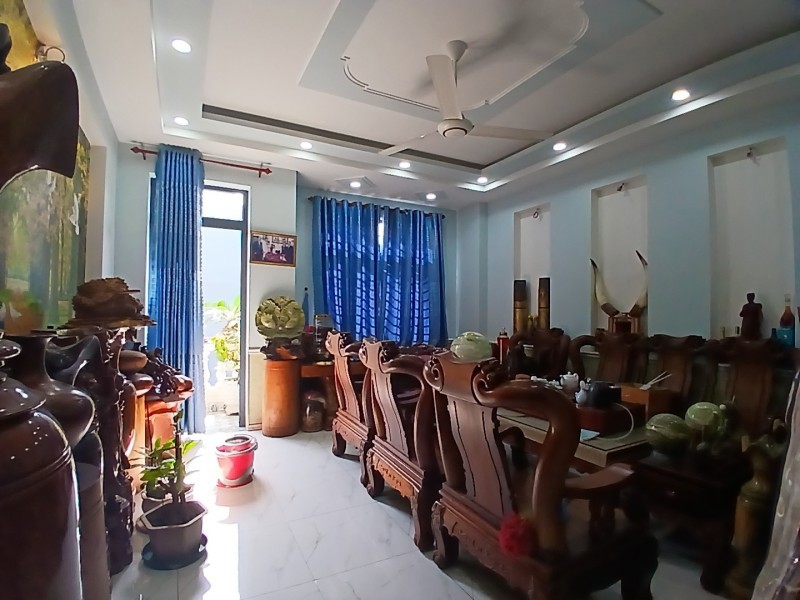 Bán SIÊU PHẦM 4 Tầng,có Thang Máy Đức,đường 14m,gần ĐHQG TPHCM