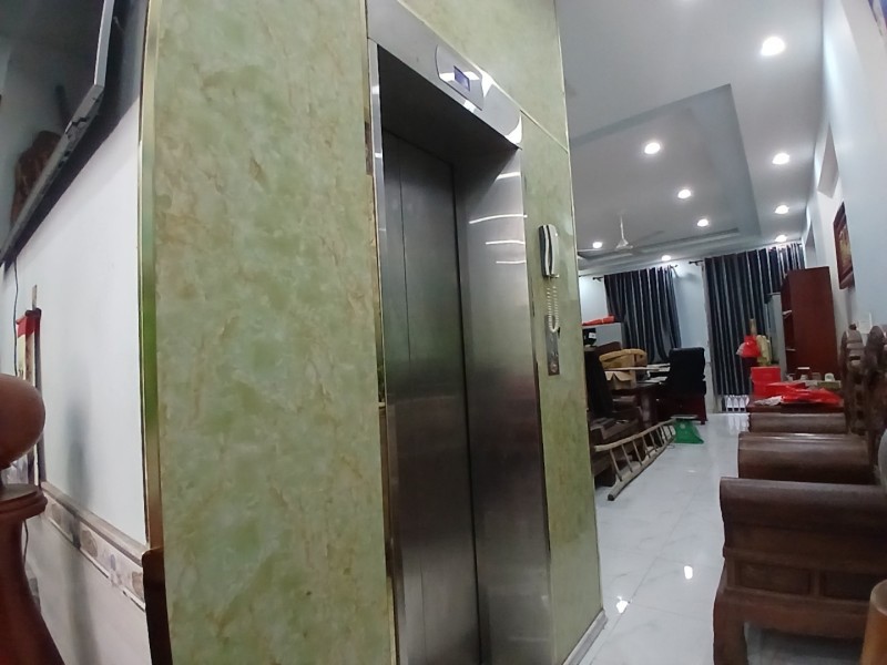 Bán SIÊU PHẦM 4 Tầng,có Thang Máy Đức,đường 14m,gần ĐHQG TPHCM