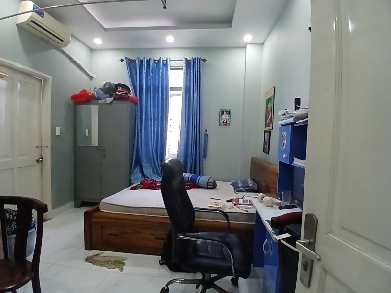 Bán SIÊU PHẦM 4 Tầng,có Thang Máy Đức,đường 14m,gần ĐHQG TPHCM