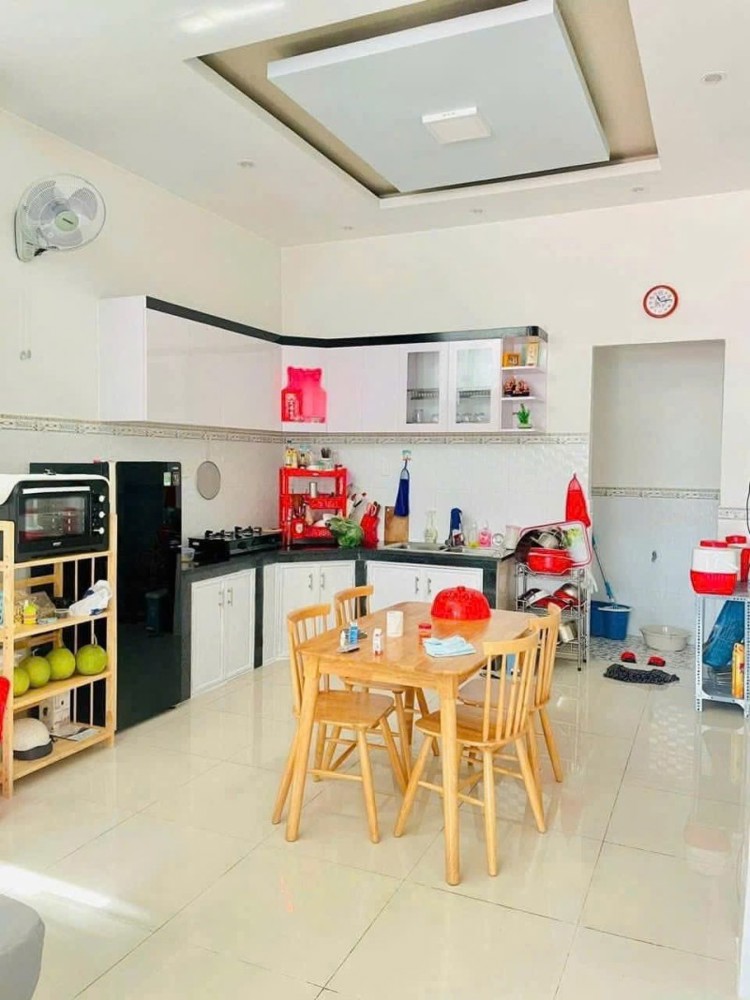 Bán nhà đường 185, Phước Long B, Q.9, TP HCM, DT 82m2, 2 tầng, 2PN. Sổ hồng riêng. Giá 6.49  tỷ