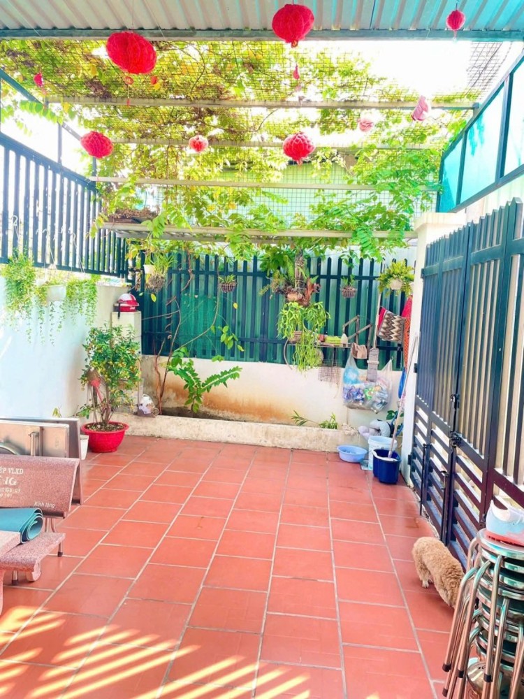 Bán nhà đường 185, Phước Long B, Q.9, TP HCM, DT 82m2, 2 tầng, 2PN. Sổ hồng riêng. Giá 6.49  tỷ
