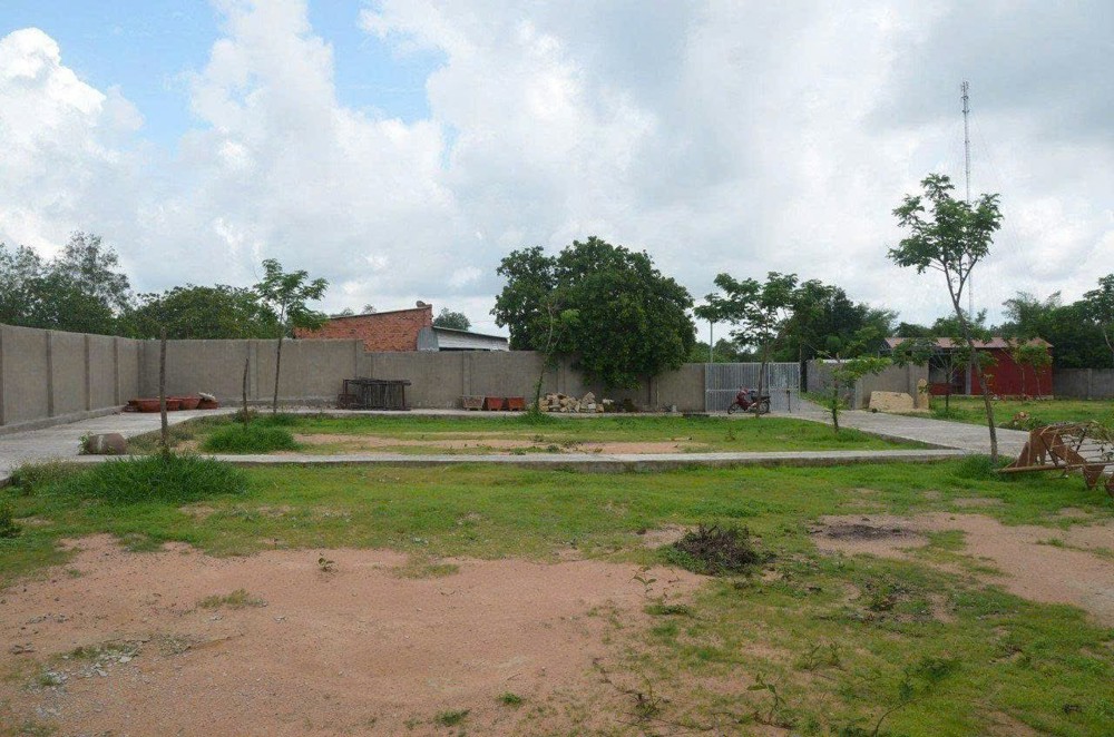 Chủ cần bán vườn Tổng 2400 m2 . Có 450 thổ cư . Vivew chân núi minh đạm