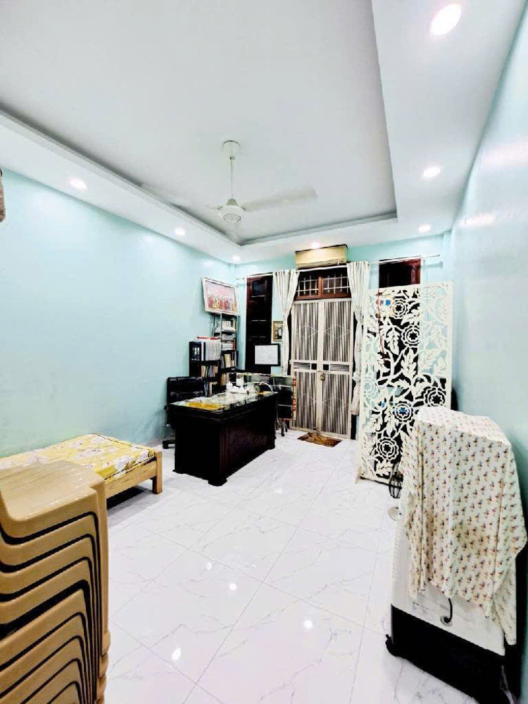 Bán gấp nhà Đội Cấn ngõ thông gần phố kinh doanh 39m² giá 10.5 tỷ