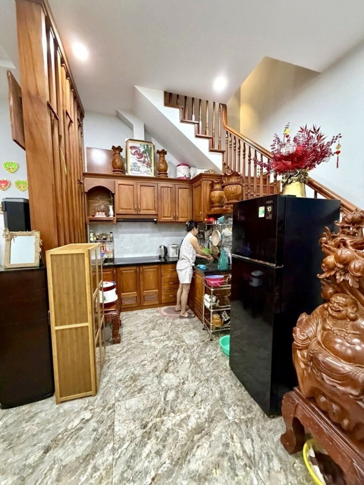 Bán nhà 3 Tầng Dĩ An,SHR đường nhựa 12m,gần ĐHQG TPHCM