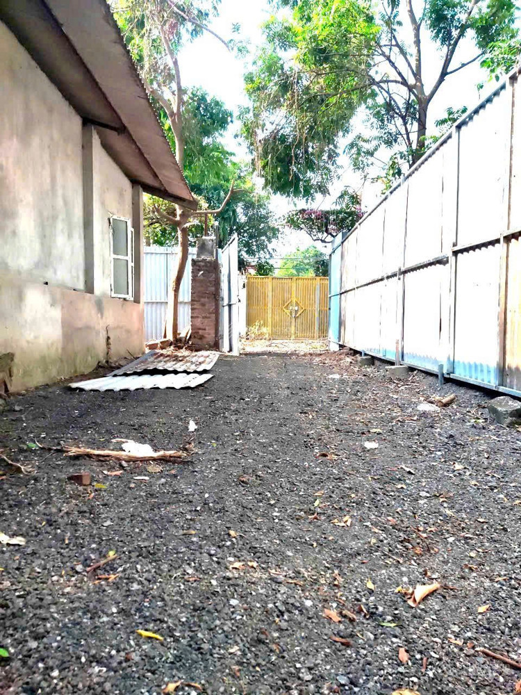 Bán 230m2, mặt tiền 11m, nhà 90m2, gần cầu THĐ. Mặt đường Giếng Nhật, Thạch Cầu, Long Biên