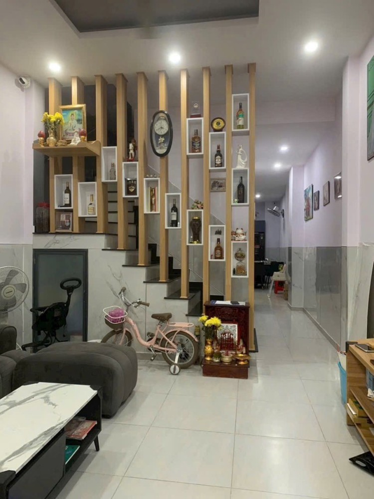 Bán nhà đường Lò Lu, Trường Thạnh, Q9,TP HCM, DT 68m2, 3 tầng, 4PN, SH, giá 6.65 tỷ