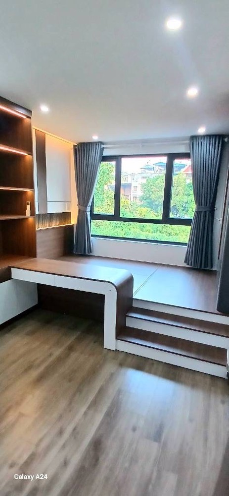 LẠC LONG QUÂN 40M 16,5 TỶ,Ô TÔ TRÁNH,VÀO NHÀ,KINH DOANH,TRƯỚC NHÀ VIEW HỒ THOÁNG VĨNH VIỄN