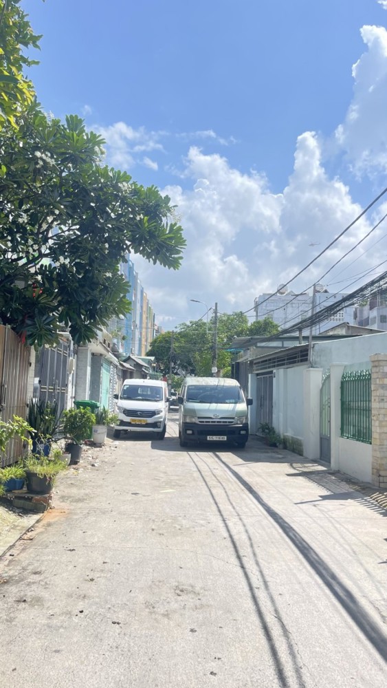 Bán nhà đường 112, Phước Long A, Q.9, HCM. DT 104m2, 2 tầng, 2PN, SH, giá 7.2 tỷ