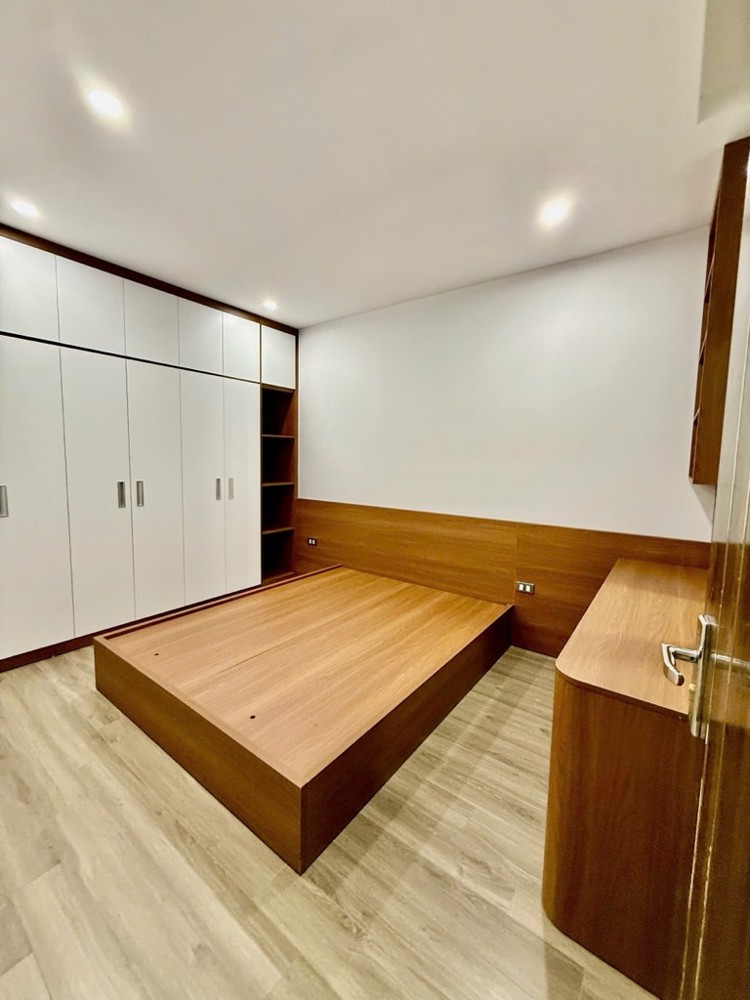 BÁN NHÀ ĐẸP HOÀNG NHƯ TIẾP LONG BIÊN, FULL NỘI THẤT, GẦN BÃI GỬI OTO, 45M NHỈNH 11 TỶ (TL)