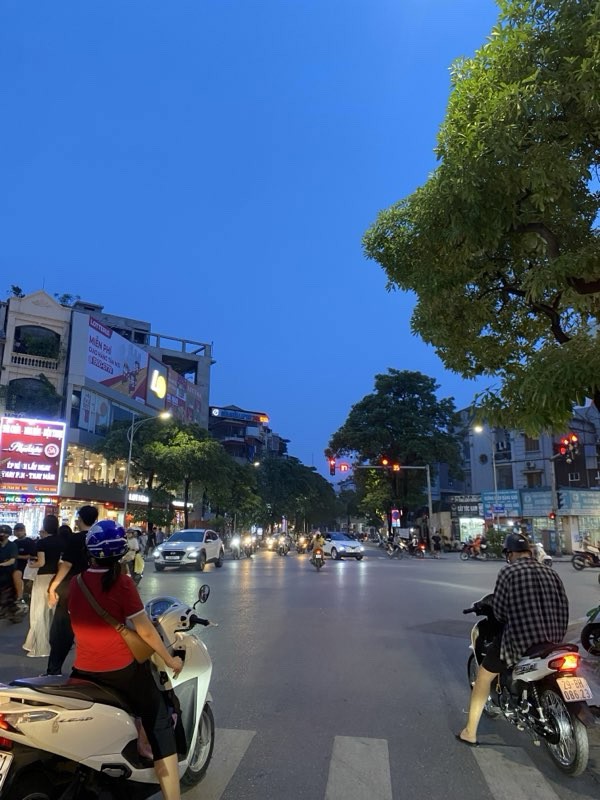 MẶT PHỐ HAI BÀ TRƯNG - LÔ GÓC 3 THOÁNG - VỈA HÈ - SỔ VUÔNG 