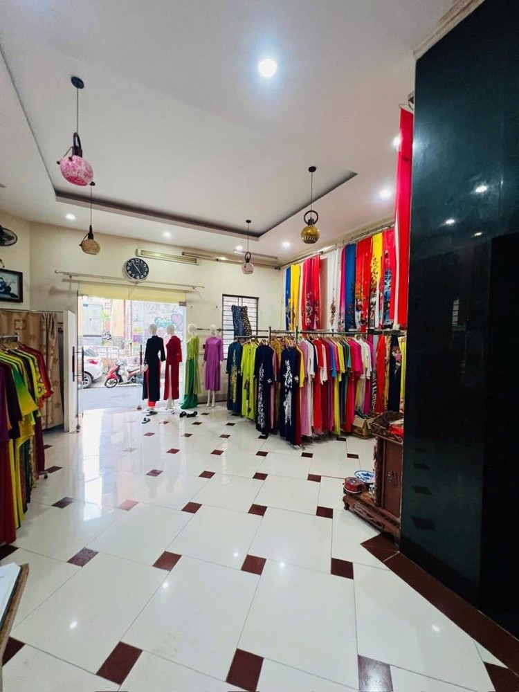 Bán nhà 7 tầng thang máy Trần Thái Tông, 60m2, ô tô tránh, thu 1 tỷ/năm