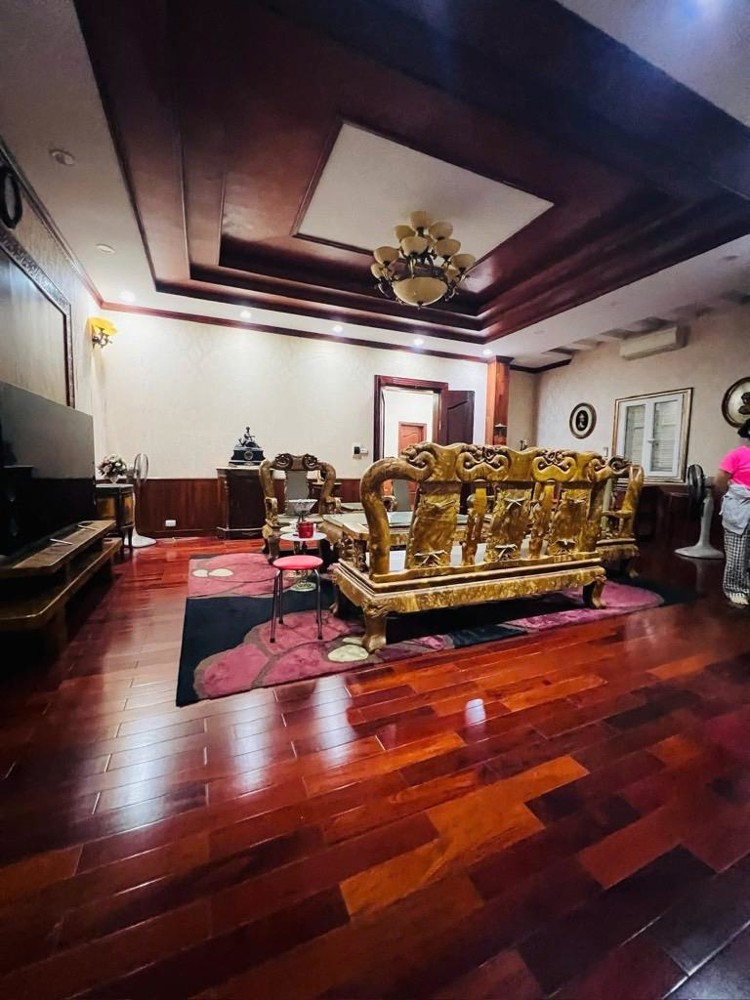 Bán nhà 7 tầng thang máy Trần Thái Tông, 60m2, ô tô tránh, thu 1 tỷ/năm
