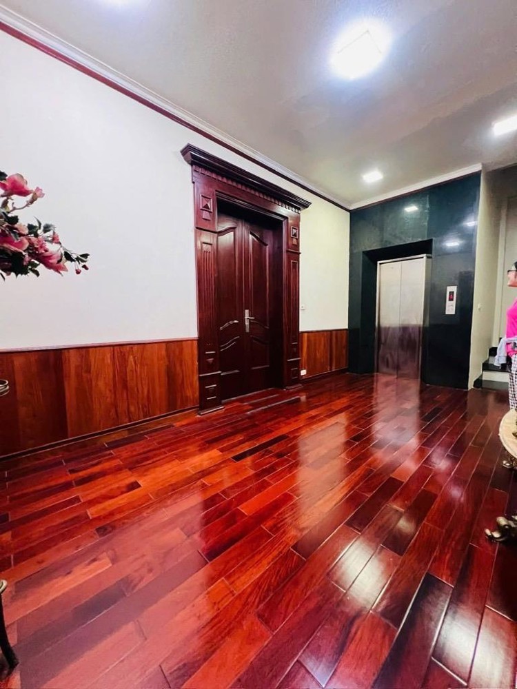 Bán nhà 7 tầng thang máy Trần Thái Tông, 60m2, ô tô tránh, thu 1 tỷ/năm