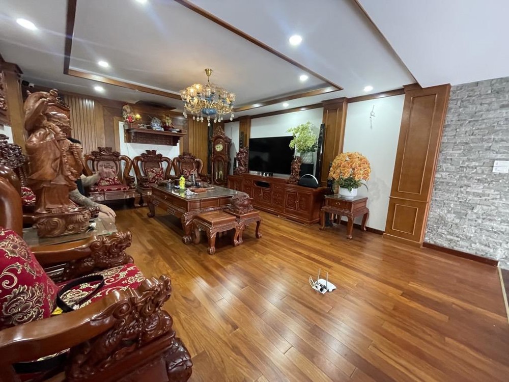 Tòa nhà 7 tầng 70m2, thang máy, ô tô tránh, khu Cầu Giấy – doanh thu 1 tỷ/năm