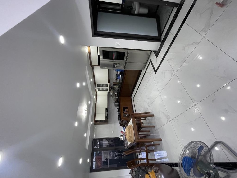 Tòa nhà 7 tầng 70m2, thang máy, ô tô tránh, khu Cầu Giấy – doanh thu 1 tỷ/năm