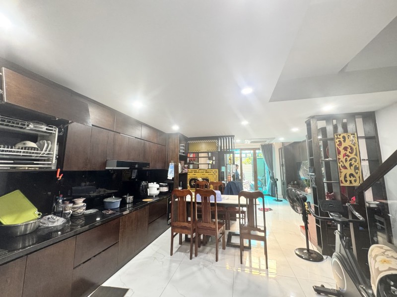 Bán nhà  đường Số 15, Hiệp Bình Phước, Thủ Đức. DT 62m2, 5 tầng, 5PN, sổ hồng. Giá 8.5 tỷ