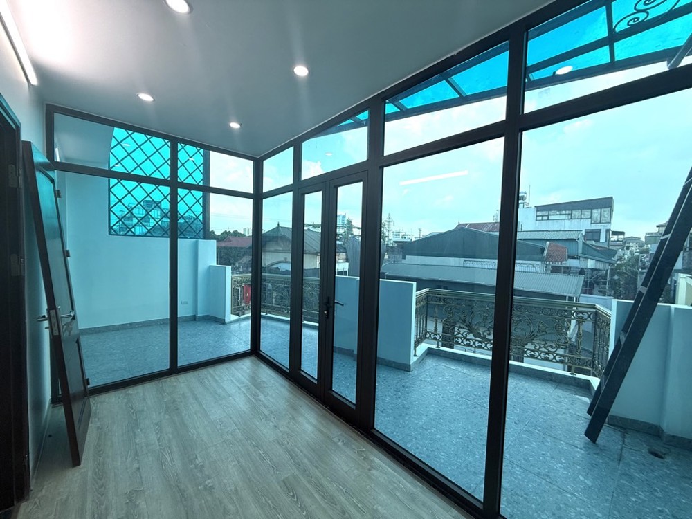 BÁN NHÀ ĐẸP NGUYỄN SƠN LONG BIÊN,THANG MÁY, LÔ GÓC. OTO-38M NHỈNH 11 TỶ (TL)