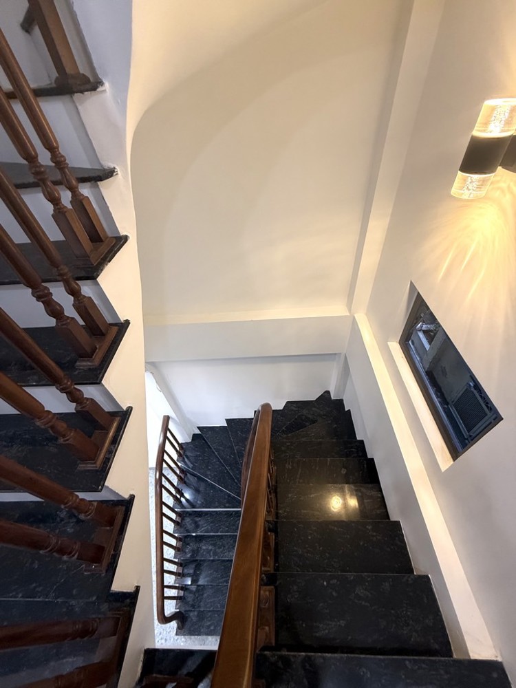 BÁN NHÀ ĐẸP NGUYỄN SƠN LONG BIÊN,THANG MÁY, LÔ GÓC. OTO-38M NHỈNH 11 TỶ (TL)